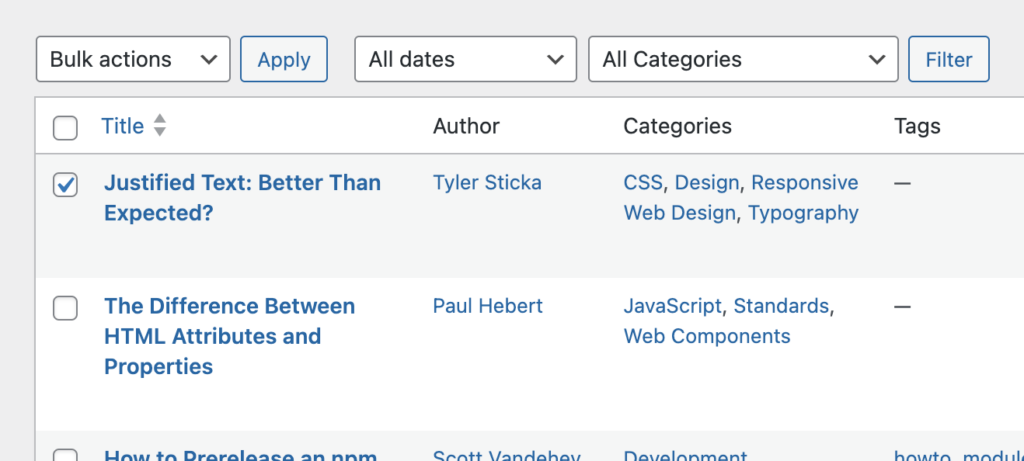 Interface detail of the WordPress posts interface showing title, author, category and tags of published posts. A "bulk actions" dropdown rests above the posts lists, with an adjacent "apply" button.
